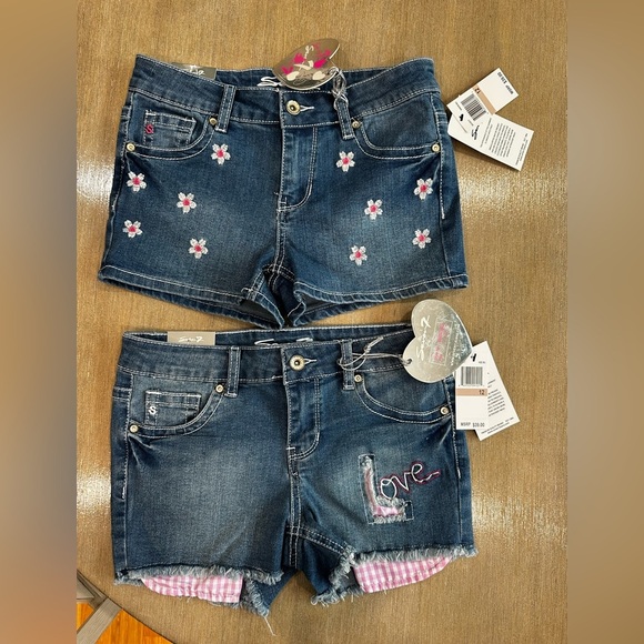 Embroidered  seven7 Denim Shorts with Floral and Love Design girls size 12 nwt - Picture 1 of 5